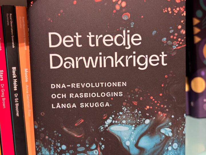 Ulrika Björkstén: Det tredje Darwinkriget : DNA-revolutionen och rasbiologins långa skugga